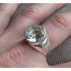 Zilveren ring gezet met ronde witte Topaas 18.7 mm