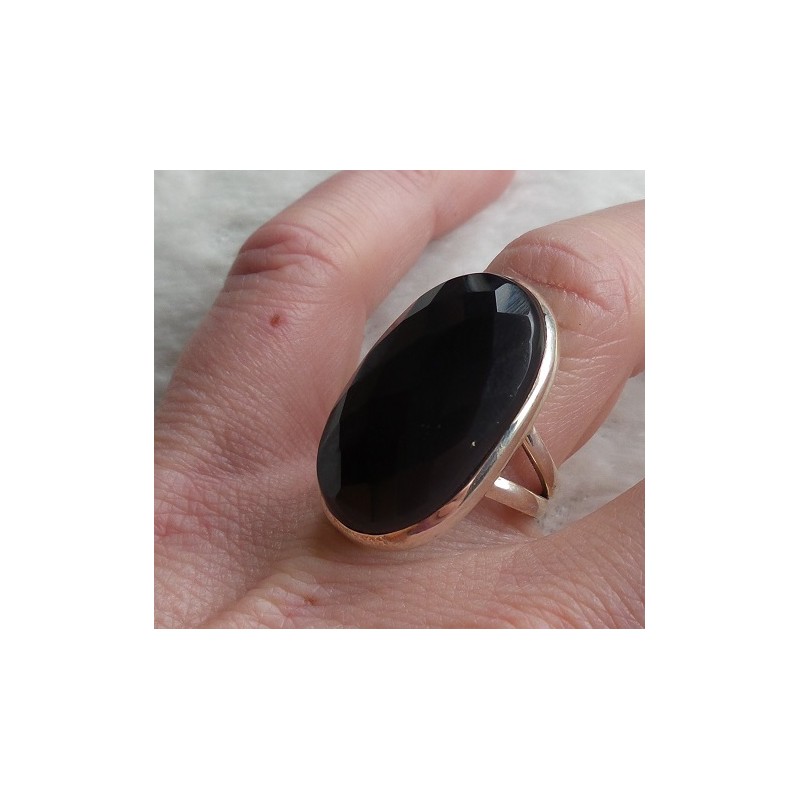 Zilveren ring gezet met ovale facet Onyx 17 mm