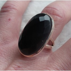 Zilveren ring gezet met ovale facet Onyx 17 mm