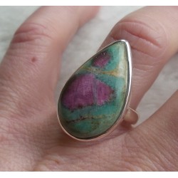 Zilveren ring gezet met druppelvorm Robijn in Fuchsiet 17.7 mm