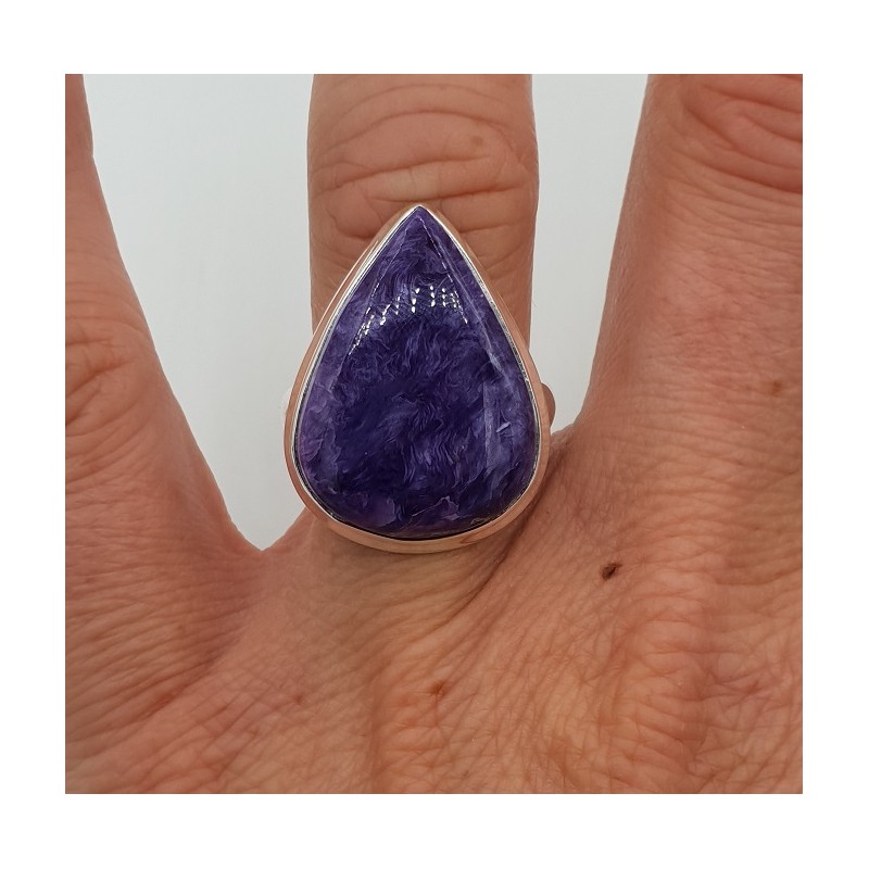 Zilveren ring met druppelvormige Charoiet 17.3 mm