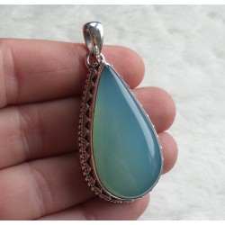 Zilveren hanger druppelvorm aqua Chalcedoon bewerkte setting