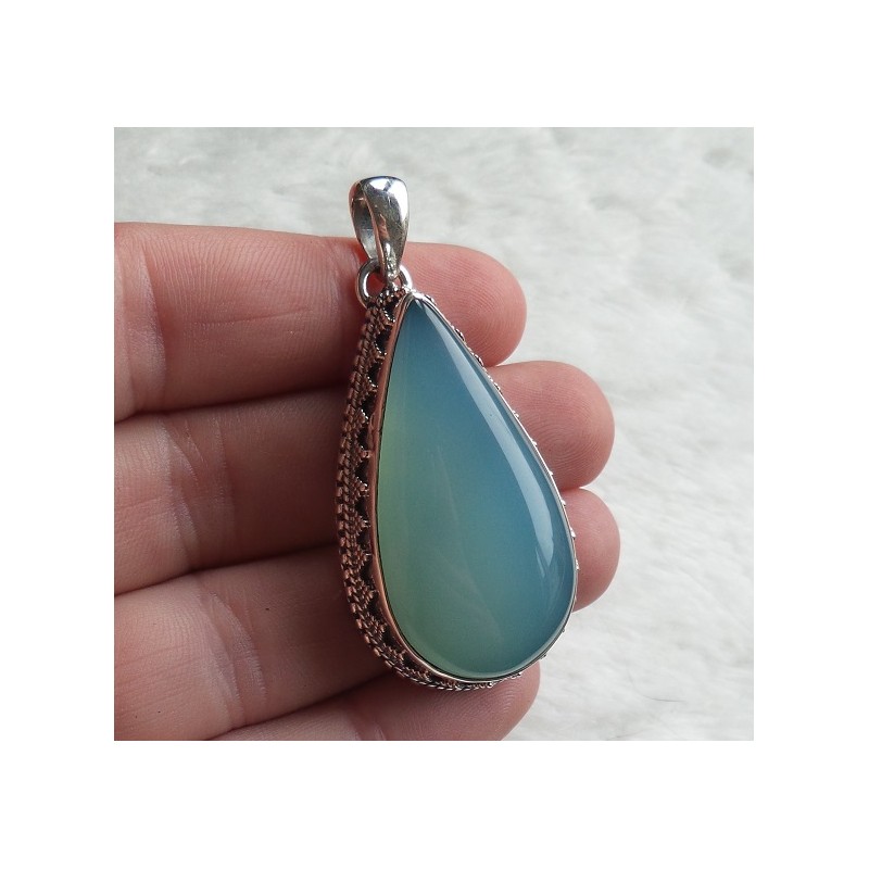 Zilveren hanger druppelvorm aqua Chalcedoon bewerkte setting