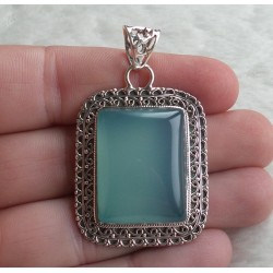 Zilveren hanger rechthoekige aqua Chalcedoon bewerkte setting