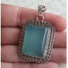 Zilveren hanger rechthoekige aqua Chalcedoon bewerkte setting