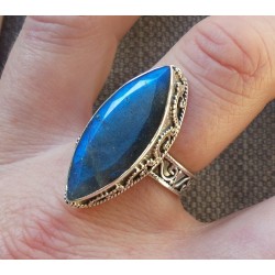 Zilveren ring marquise facet Labradoriet in bewerkte setting 18