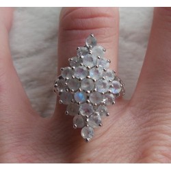 Zilveren ring gezet met ronde regenboog Maansteentjes 17.5 mm