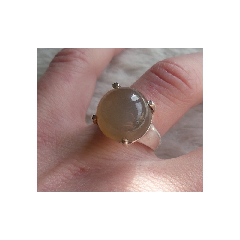 Zilveren ring gezet met ronde perzik Maansteen maat 17.3 mm