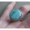 Zilveren ring gezet met ronde Larimar in bewerkte setting 17.3 m