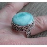 Zilveren ring gezet met ronde Larimar in bewerkte setting 17.3 m