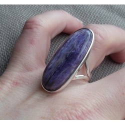 Zilveren ring gezet met ovale Charoiet maat 17.7 mm