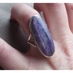 Zilveren ring gezet met ovale Charoiet maat 17.7 mm