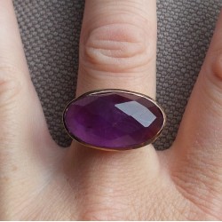Vergulde ring met dwarsliggende ovale Amethist 18 mm