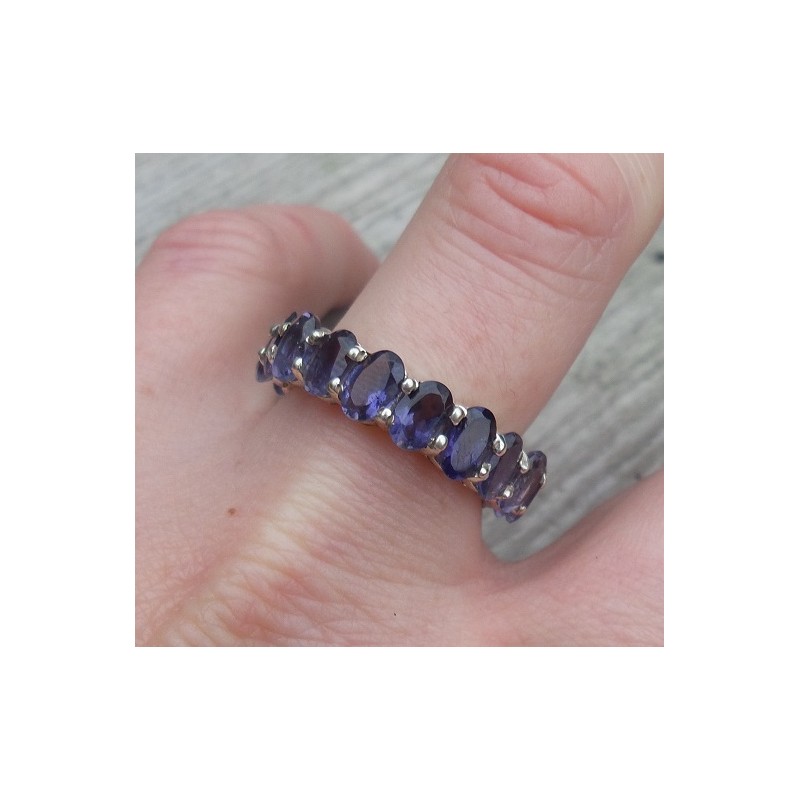 Zilveren ring met rond om gezet met Ioliet 16.5 of 18 mm