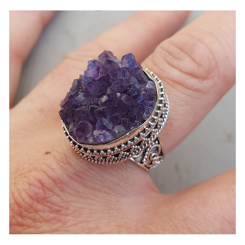 Zilveren ring met ruwe Amethist in bewerkte setting 18 mm