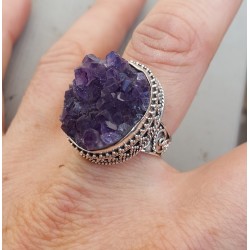 Zilveren ring met ruwe Amethist in bewerkte setting 18 mm