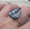 Zilveren ring gezet met druppelvorm Shungiet 19.3 mm