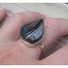 Zilveren ring gezet met druppelvorm Shungiet 19.3 mm