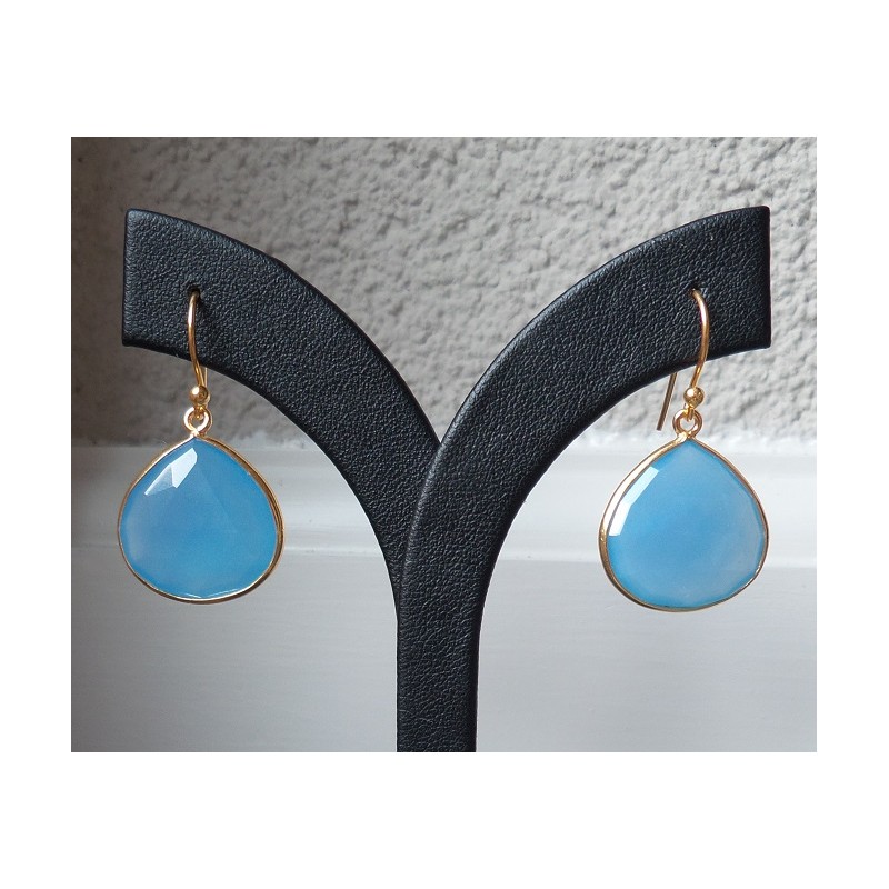 Vergulde zilveren bezel oorbellen met briolet blauw Chalcedoon
