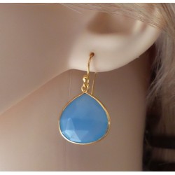 Vergulde zilveren bezel oorbellen met briolet blauw Chalcedoon