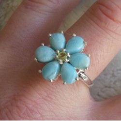 Zilveren ring bloem gezet met Larimar en Peridot 18 mm