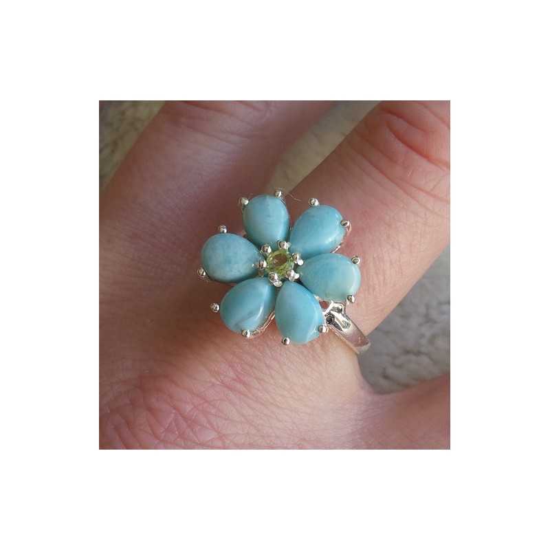 Zilveren ring bloem gezet met Larimar en Peridot 18 mm