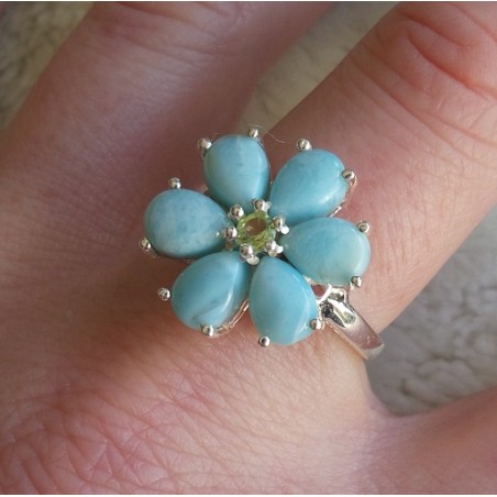 Zilveren ring bloem gezet met Larimar en Peridot 18 mm