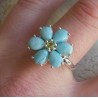 Zilveren ring bloem gezet met Larimar en Peridot 18 mm