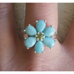 Zilveren ring bloem gezet met Larimar en Peridot 18 mm