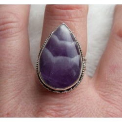Zilveren ring Chevron Amethist en bewerkte setting 18 mm