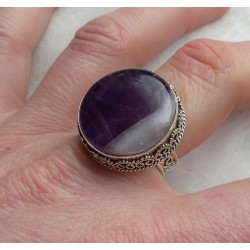 Zilveren ring ronde Chevron Amethist bewerkte setting 18 mm