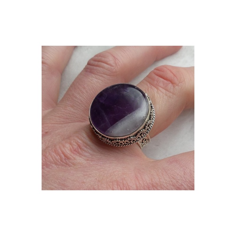 Zilveren ring ronde Chevron Amethist bewerkte setting 18 mm