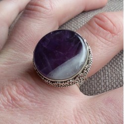 Zilveren ring ronde Chevron Amethist bewerkte setting 18 mm