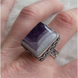 Zilveren ring Chevron Amethist en bewerkte setting 19 mm