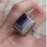 Zilveren ring Chevron Amethist en bewerkte setting 19 mm