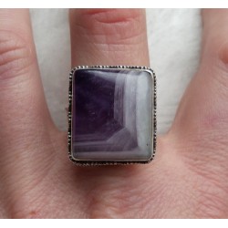 Zilveren ring Chevron Amethist en bewerkte setting 19 mm