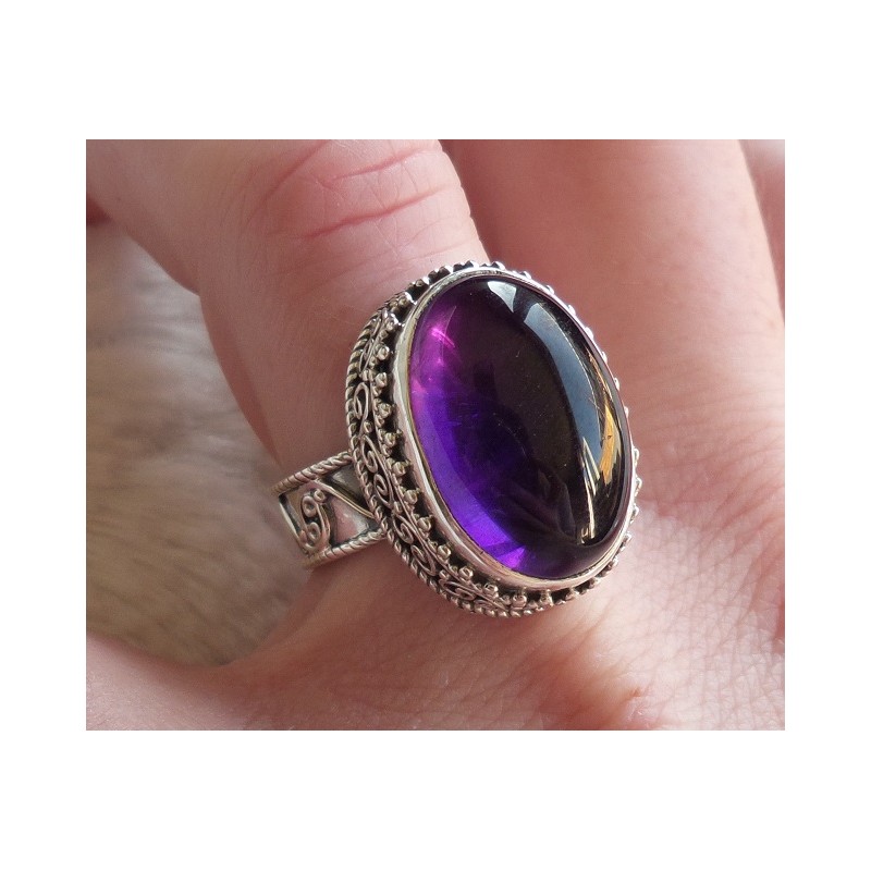 Zilveren ring cabochon Amethist gezet in bewerkte setting 17 mm