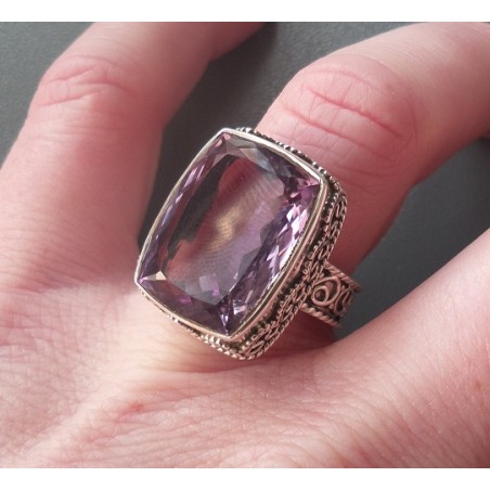 Zilveren ring gezet met rechthoekige facet Amethist 17.5 mm