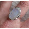 Zilveren ring gezet met ovale facet regenboog Maansteen 18 mm.