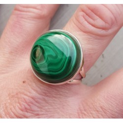 Zilveren ring gezet met ronde Malachiet 19.3 mm
