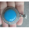 Zilveren hanger met ronde blauwe Chalcedoon bewerkte setting