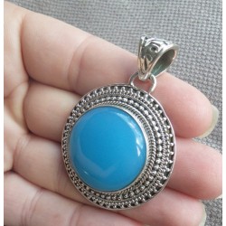 Zilveren hanger met ronde blauwe Chalcedoon bewerkte setting
