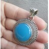 Zilveren hanger met ronde blauwe Chalcedoon bewerkte setting