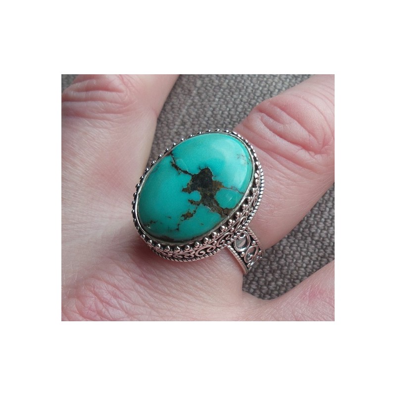 Zilveren ring met Tibetaanse Turkoois en bewerkte setting 19 mm