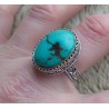 Zilveren ring met Tibetaanse Turkoois en bewerkte setting 19 mm