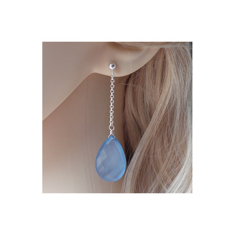 Zilveren oorbellen met grote blauw Chalcedoon briolet