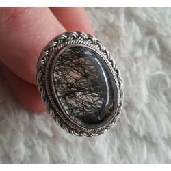Zilveren ring gezet met Toermalijnkwarts en bewerkte kop 17.5 mm