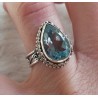 Zilveren ring druppelvorm blauw Topaas bewerkte setting 16.5 mm
