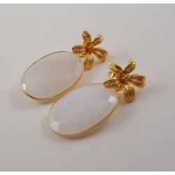 Vergulde oorbellen met ovale facet witte Chalcedoon