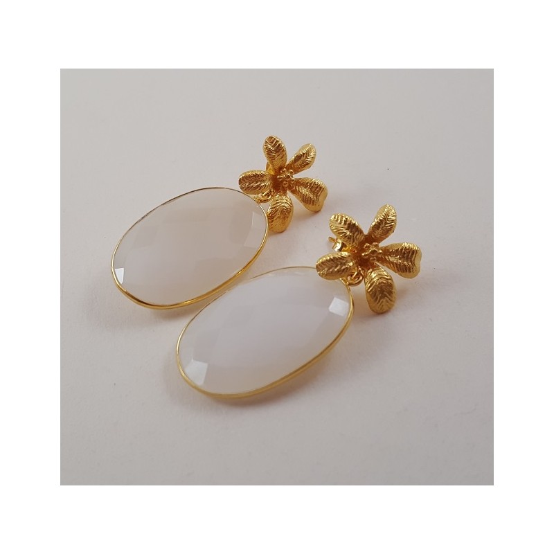 Vergulde oorbellen met ovale facet witte Chalcedoon